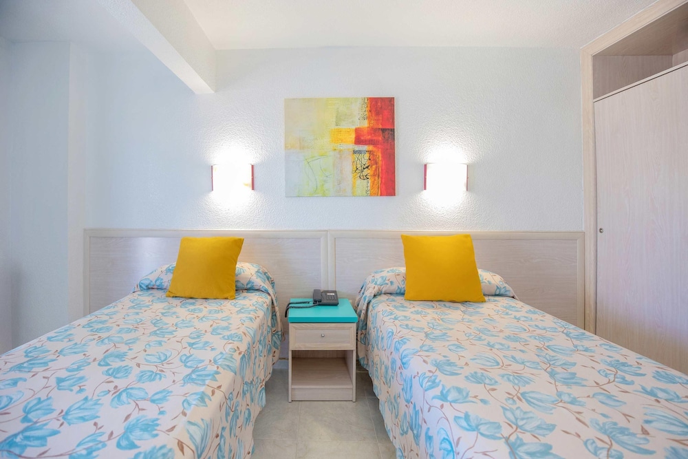Hotel Servigroup Torre Dorada — Hotel rooms in Benidorm, Valencian Community