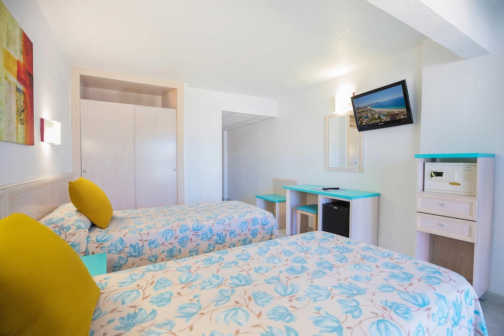 Hotel Servigroup Torre Dorada — Hotel rooms in Benidorm, Valencian Community