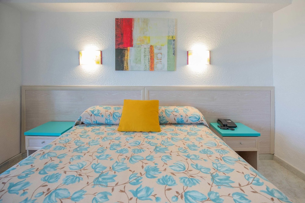 Hotel Servigroup Torre Dorada — Hotel rooms in Benidorm, Valencian Community