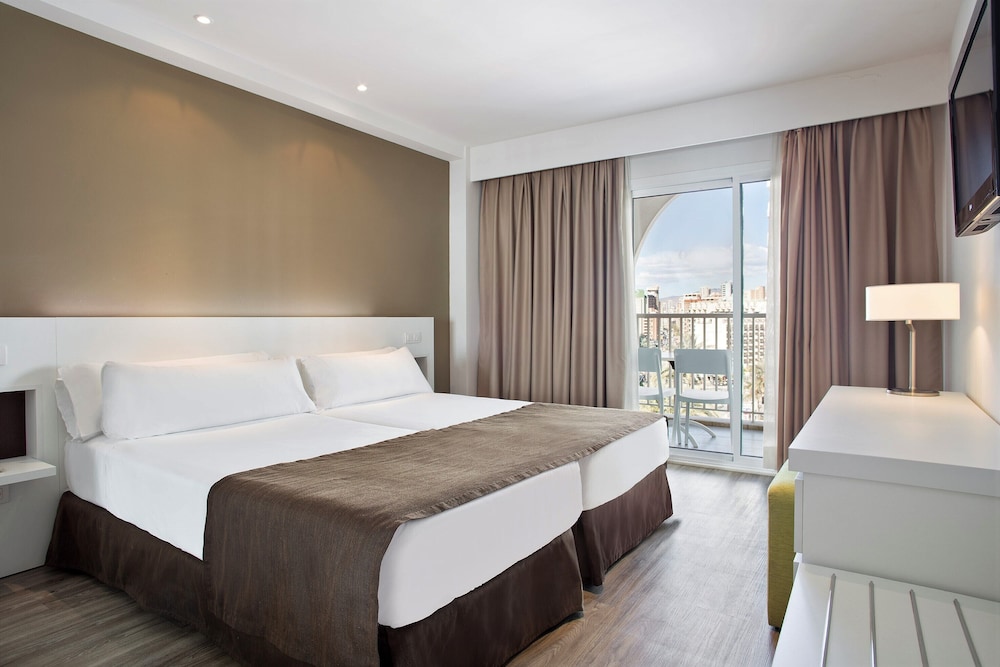 Sol Pelícanos Ocas — Hotel rooms in Benidorm, Valencian Community