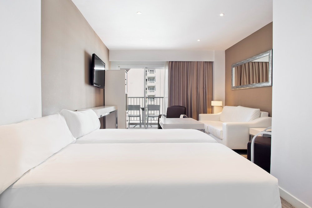 Sol Pelícanos Ocas — Hotel rooms in Benidorm, Valencian Community