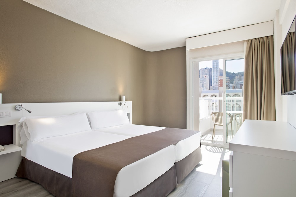 Sol Pelícanos Ocas — Hotel rooms in Benidorm, Valencian Community