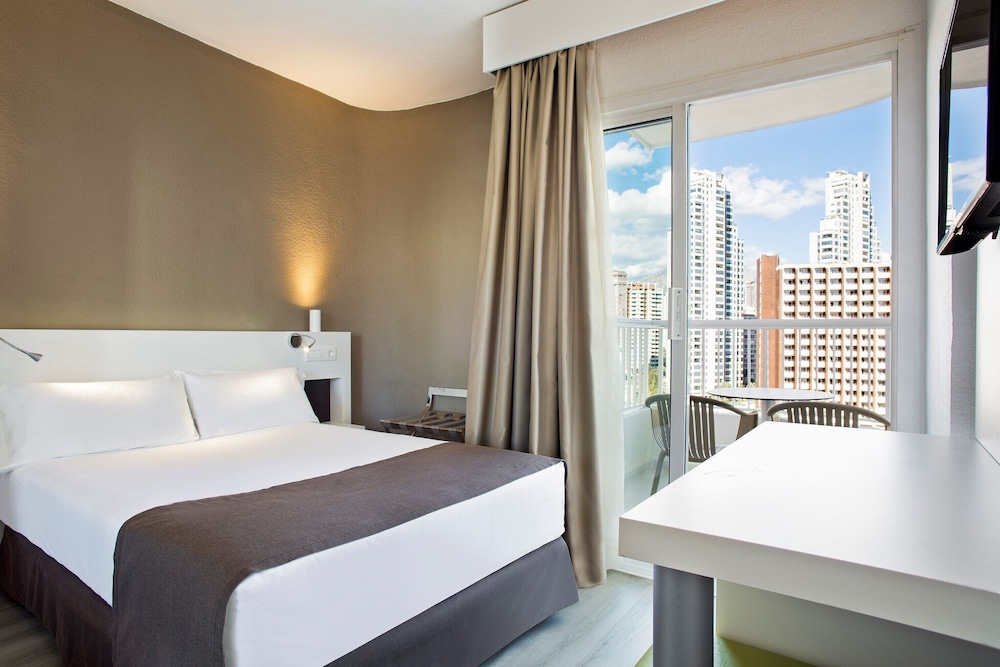 Sol Pelícanos Ocas — Hotel rooms in Benidorm, Valencian Community