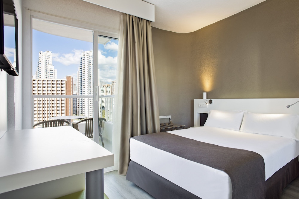 Sol Pelícanos Ocas — Hotel rooms in Benidorm, Valencian Community