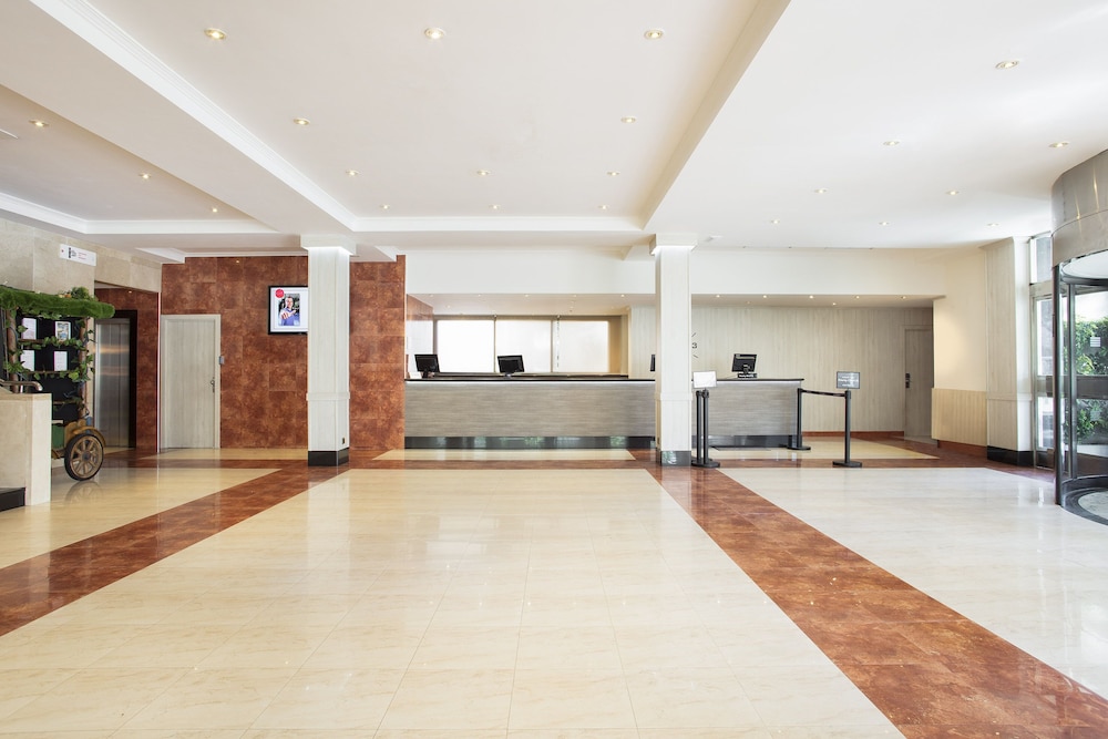 Sol Pelícanos Ocas — Hotel building in Benidorm, Valencian Community