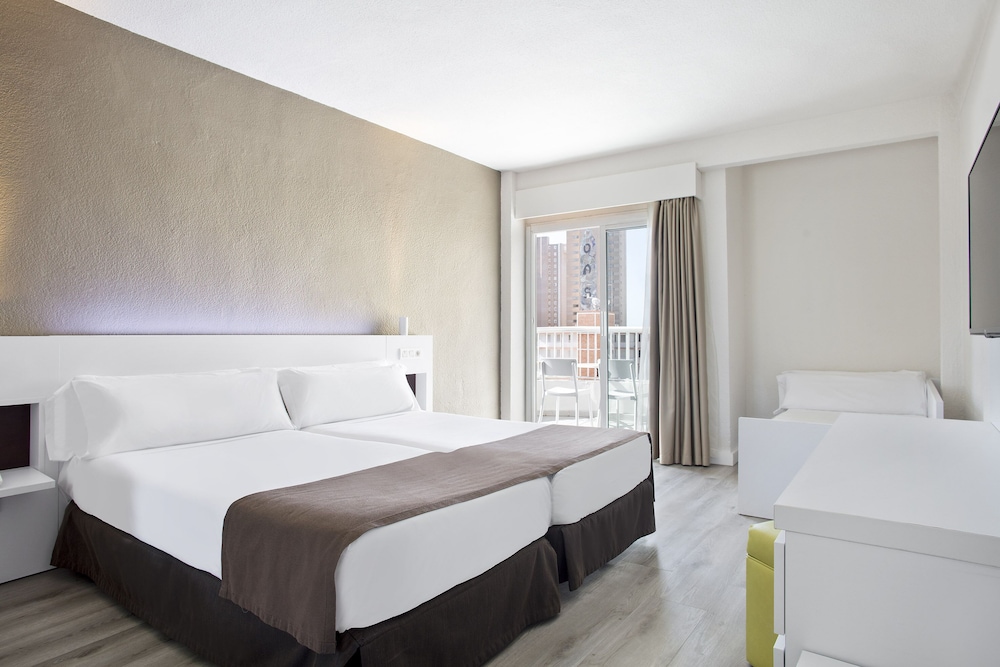 Sol Pelícanos Ocas — Hotel rooms in Benidorm, Valencian Community