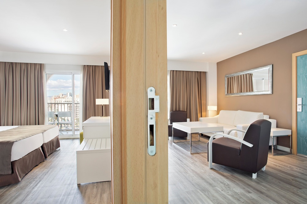 Sol Pelícanos Ocas — Hotel rooms in Benidorm, Valencian Community