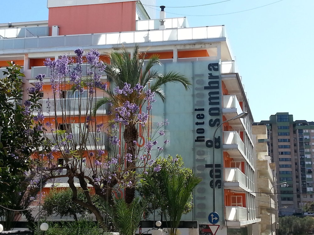 Hotel Sol & Sombra — Hotel building in Benidorm, Valencian Community