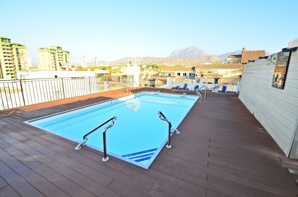 Hotel Sol & Sombra — Swimming pool in Benidorm, Valencian Community