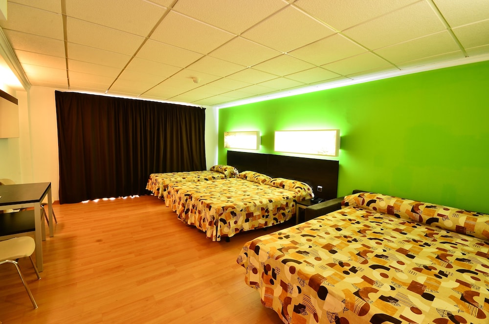 Hotel Sol & Sombra — Hotel rooms in Benidorm, Valencian Community