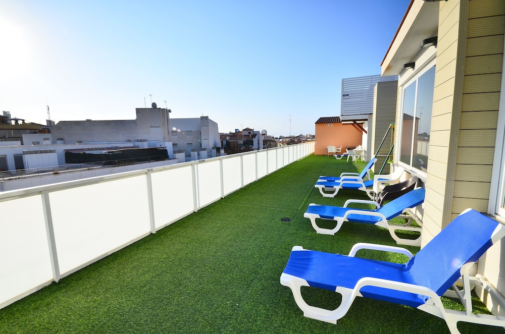 Hotel Sol & Sombra — Hotel building in Benidorm, Valencian Community