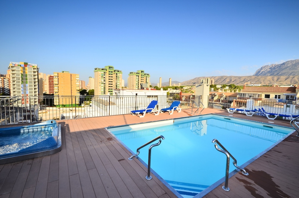 Hotel Sol & Sombra — Swimming pool in Benidorm, Valencian Community