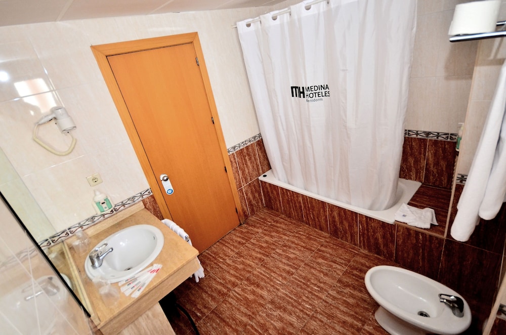 Hotel Sol & Sombra — Hotel rooms in Benidorm, Valencian Community