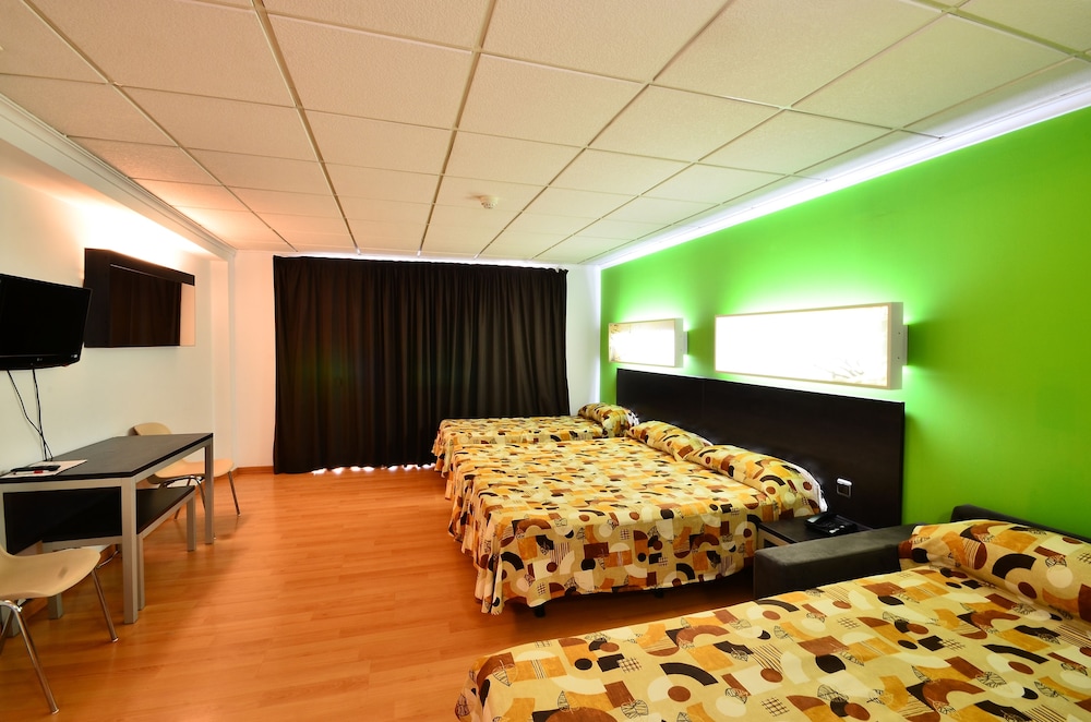 Hotel Sol & Sombra — Hotel rooms in Benidorm, Valencian Community