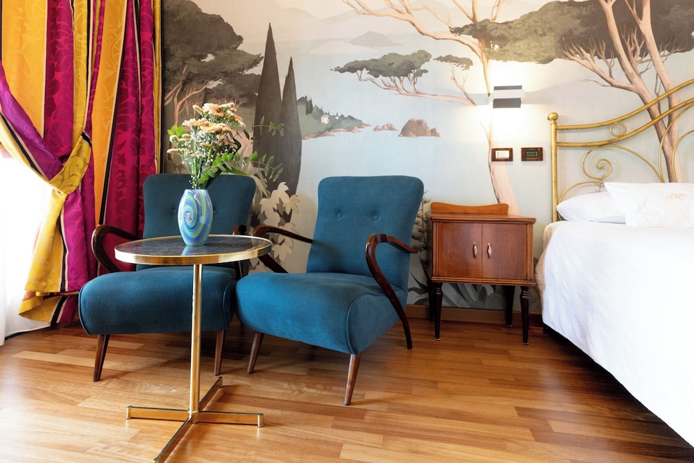 Villa Madrina Lovely and Dynamic Hotel — Hotel rooms in Garda, Veneto