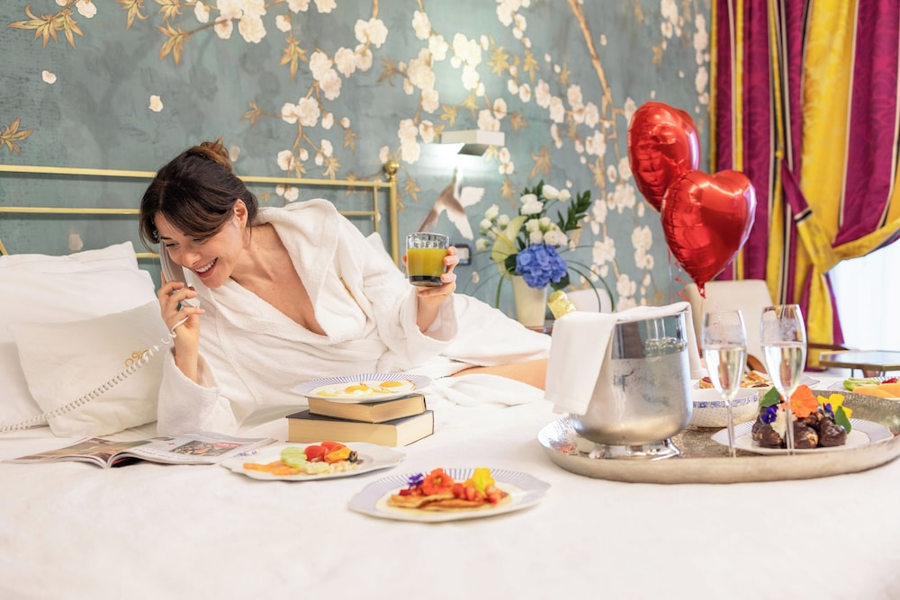 Villa Madrina Lovely and Dynamic Hotel — Hotel rooms in Garda, Veneto