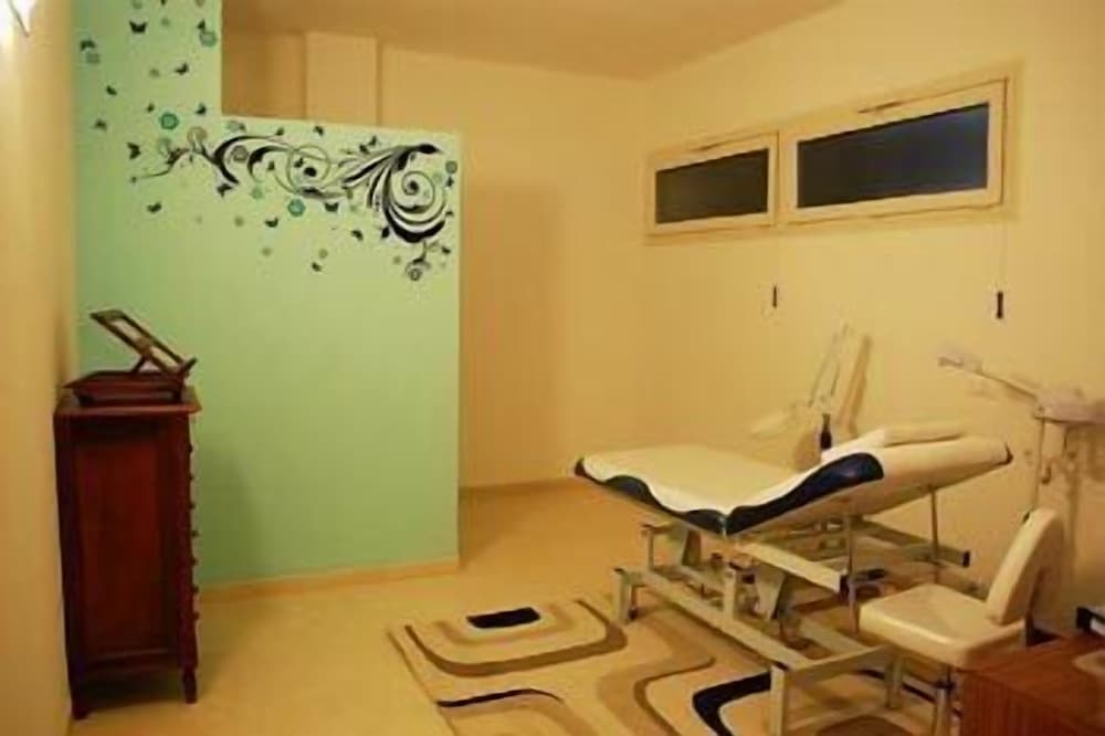 Villa Madrina Lovely and Dynamic Hotel — Spa in Garda, Veneto