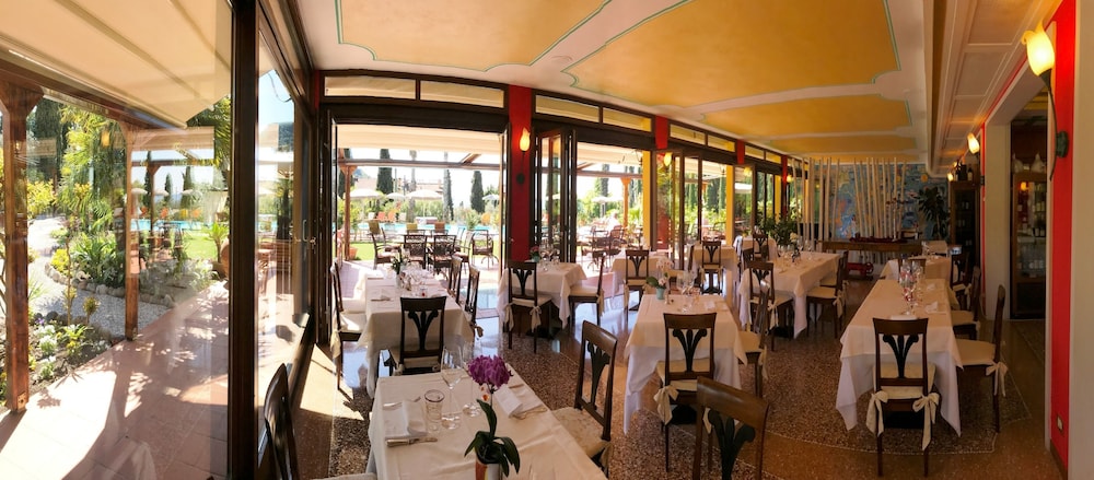 Villa Madrina Lovely and Dynamic Hotel — Restaurant & bars in Garda, Veneto