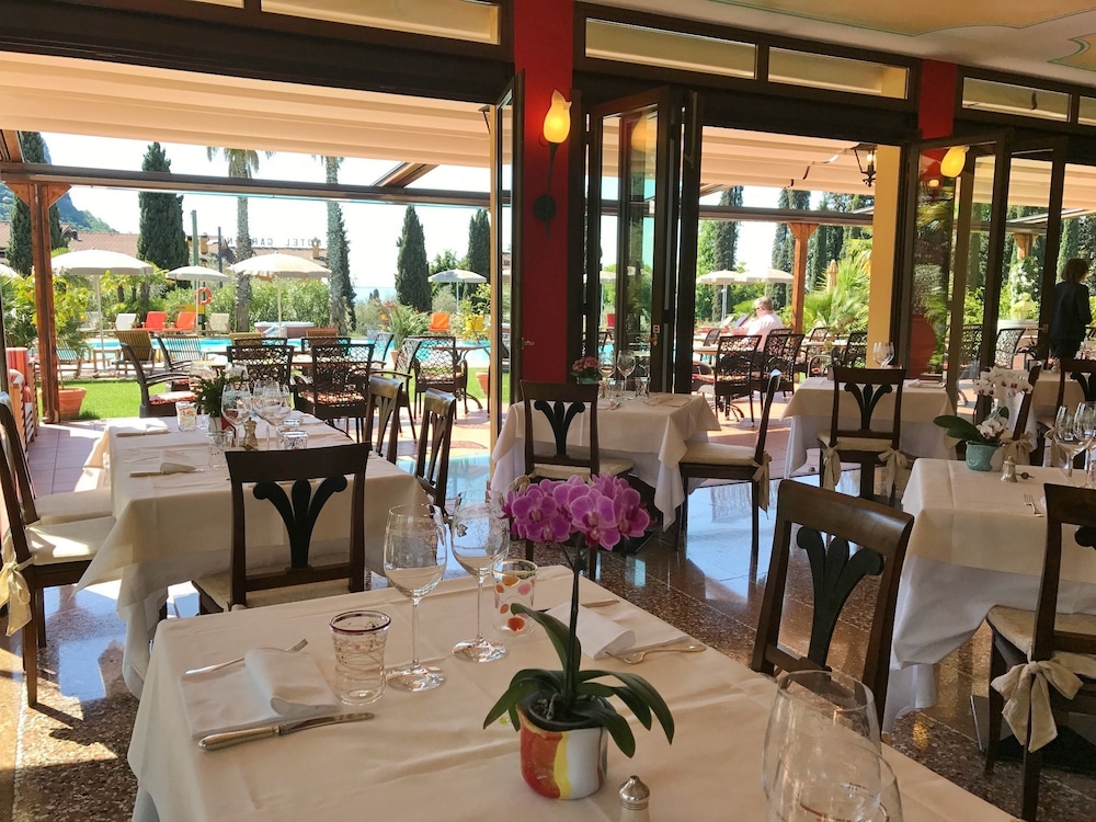 Villa Madrina Lovely and Dynamic Hotel — Restaurant & bars in Garda, Veneto