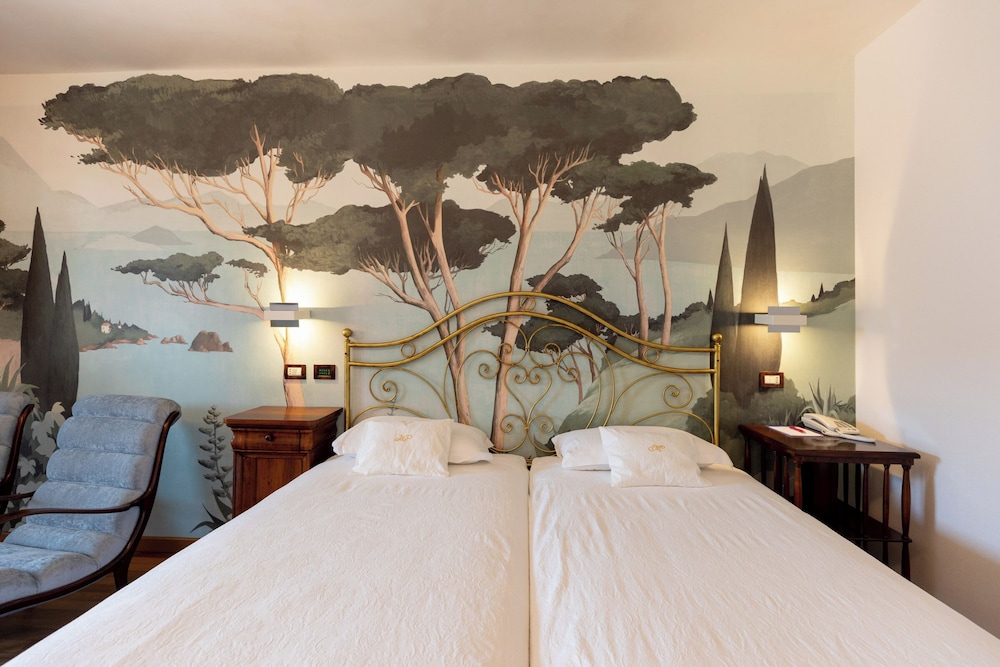 Villa Madrina Lovely and Dynamic Hotel — Hotel rooms in Garda, Veneto