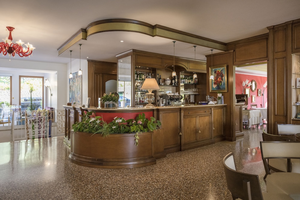 Villa Madrina Lovely and Dynamic Hotel — Restaurant & bars in Garda, Veneto