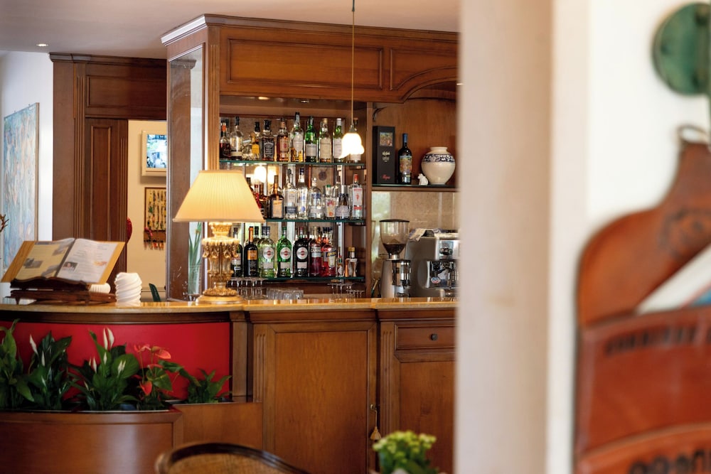 Villa Madrina Lovely and Dynamic Hotel — Restaurant & bars in Garda, Veneto