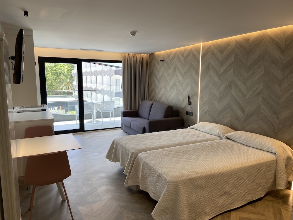 Climia Belroy 4* Superior Hotel — Hotel rooms in Benidorm, Valencian Community