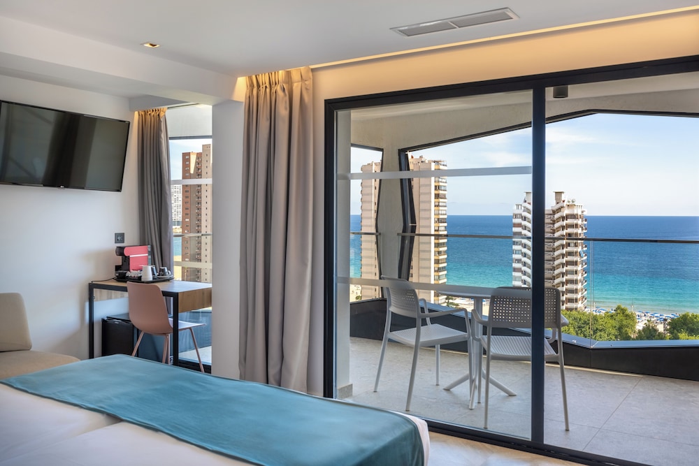 Climia Belroy 4* Superior Hotel — Hotel rooms in Benidorm, Valencian Community