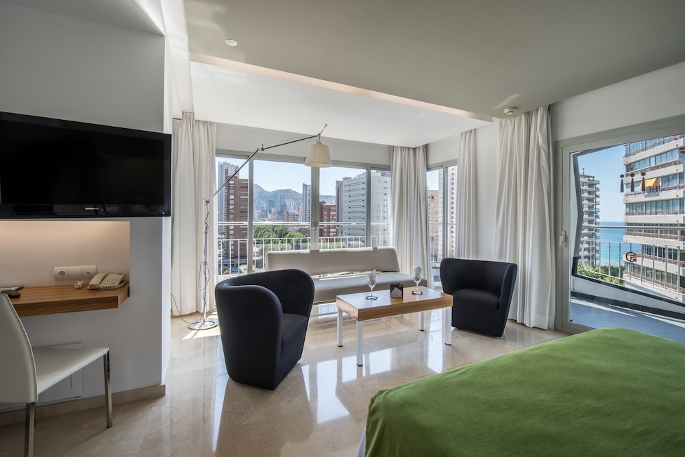 Climia Belroy 4* Superior Hotel — Hotel rooms in Benidorm, Valencian Community