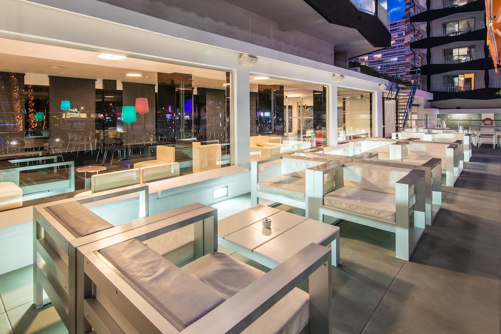 Climia Belroy 4* Superior Hotel — Restaurant & bars in Benidorm, Valencian Community