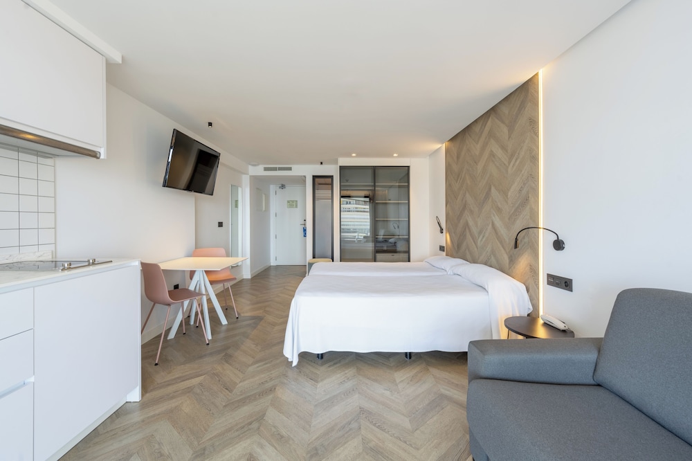 Climia Belroy 4* Superior Hotel — Hotel rooms in Benidorm, Valencian Community