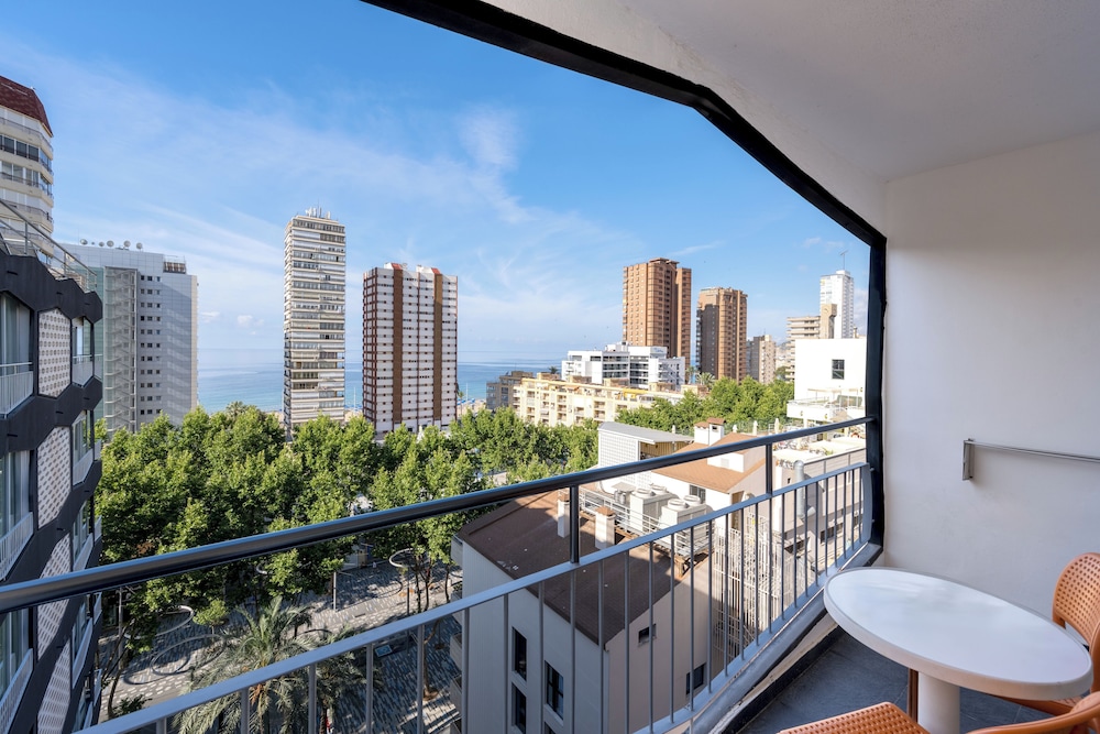 Climia Belroy 4* Superior Hotel — Hotel rooms in Benidorm, Valencian Community