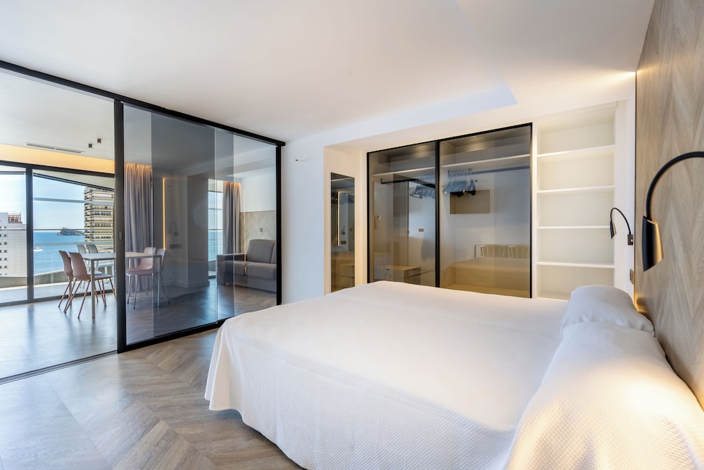 Climia Belroy 4* Superior Hotel — Hotel rooms in Benidorm, Valencian Community