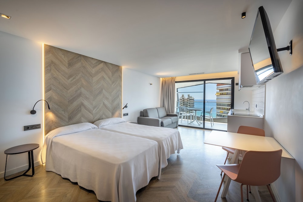 Climia Belroy 4* Superior Hotel — Hotel rooms in Benidorm, Valencian Community