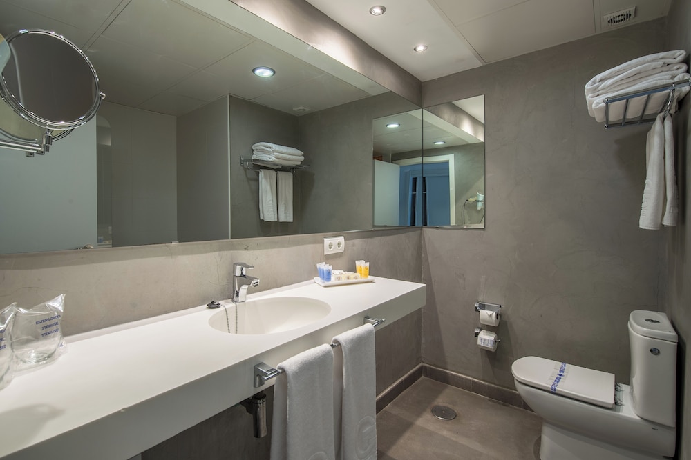 Climia Belroy 4* Superior Hotel — Hotel rooms in Benidorm, Valencian Community