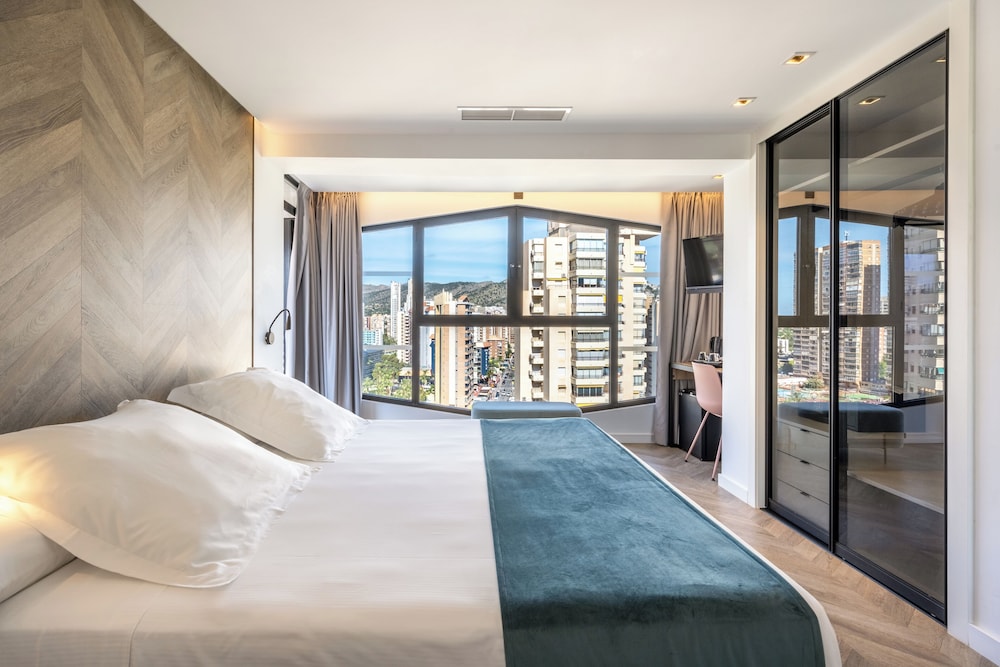 Climia Belroy 4* Superior Hotel — Hotel rooms in Benidorm, Valencian Community