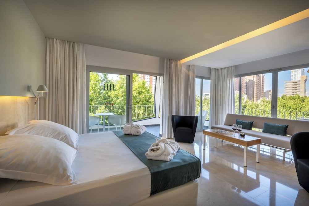 Climia Belroy 4* Superior Hotel — Hotel rooms in Benidorm, Valencian Community