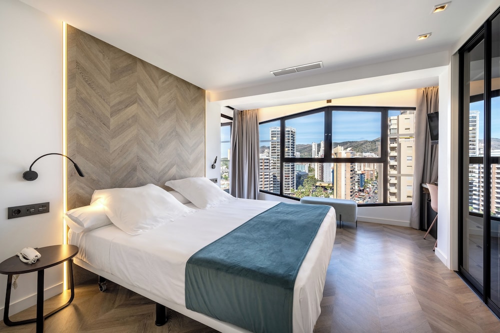 Climia Belroy 4* Superior Hotel — Hotel rooms in Benidorm, Valencian Community