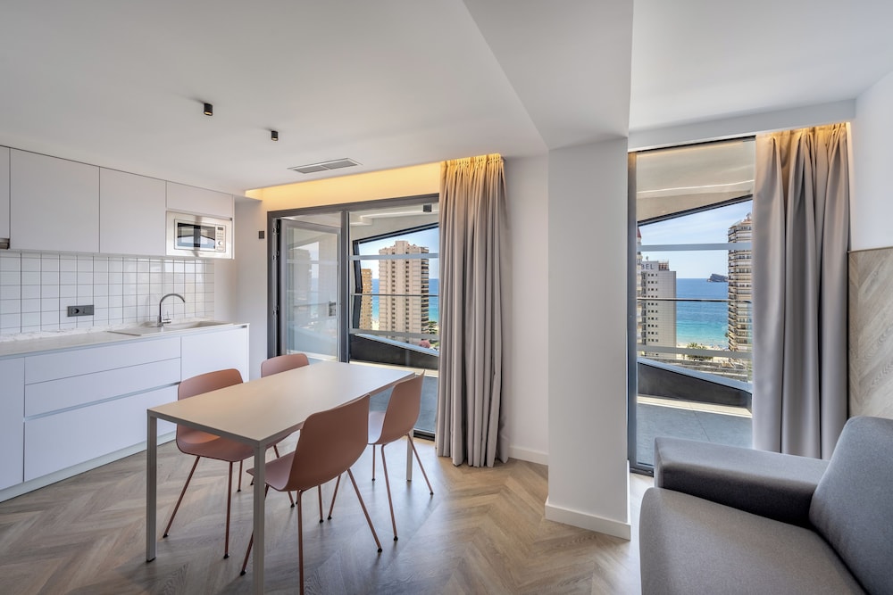 Climia Belroy 4* Superior Hotel — Hotel rooms in Benidorm, Valencian Community
