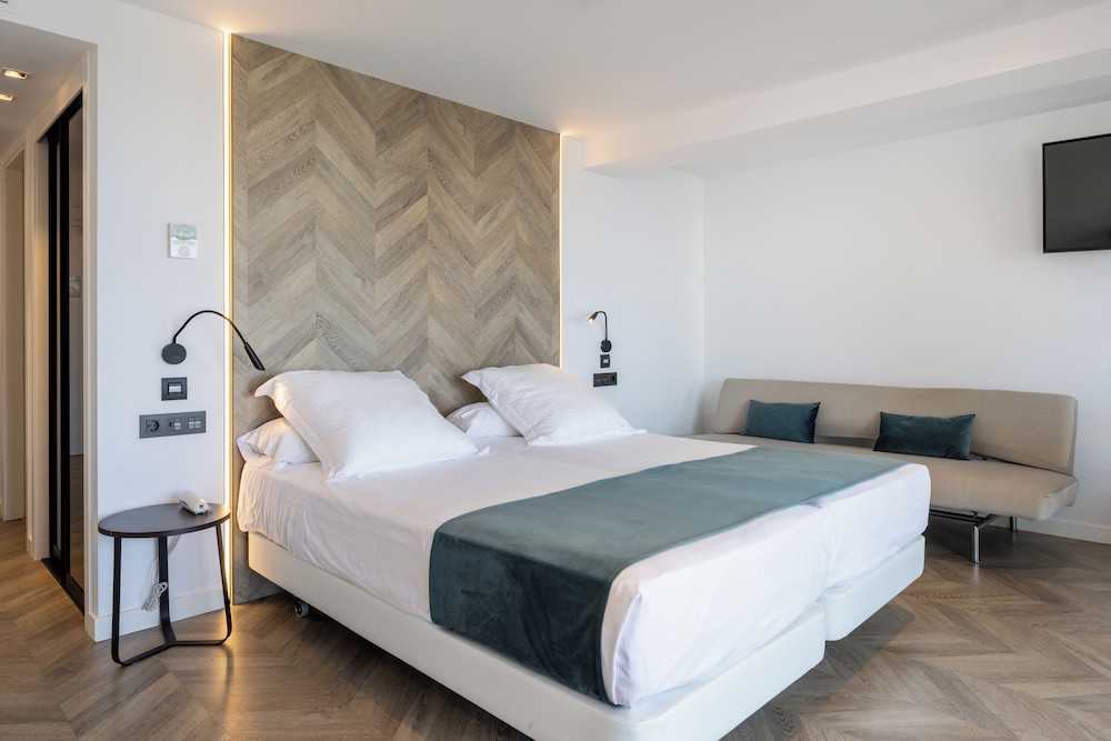 Climia Belroy 4* Superior Hotel — Hotel rooms in Benidorm, Valencian Community