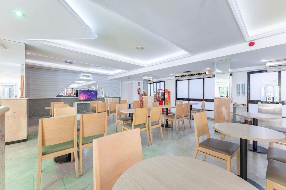 Port Vista Oro Hotel — Restaurant & bars in Benidorm, Valencian Community