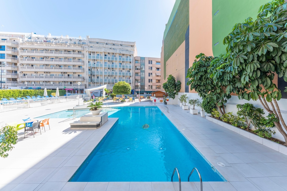 Port Vista Oro Hotel — Swimming pool in Benidorm, Valencian Community