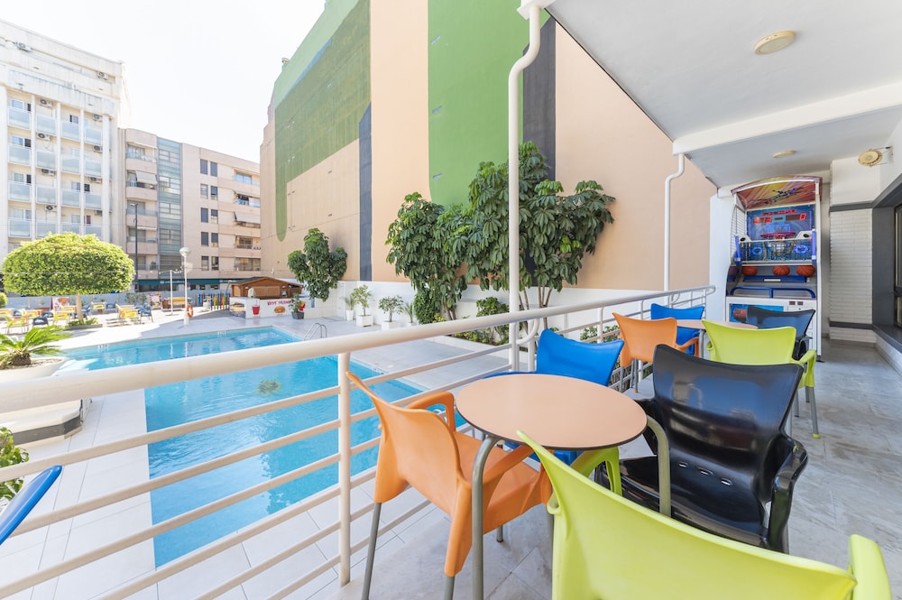 Port Vista Oro Hotel — Swimming pool in Benidorm, Valencian Community