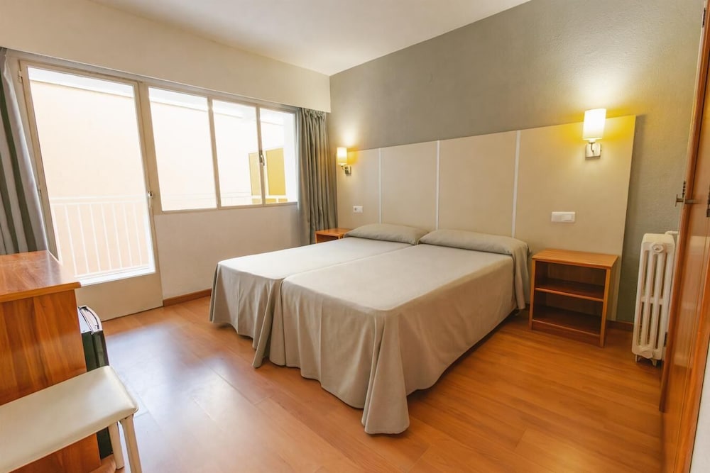 Port Vista Oro Hotel — Hotel rooms in Benidorm, Valencian Community