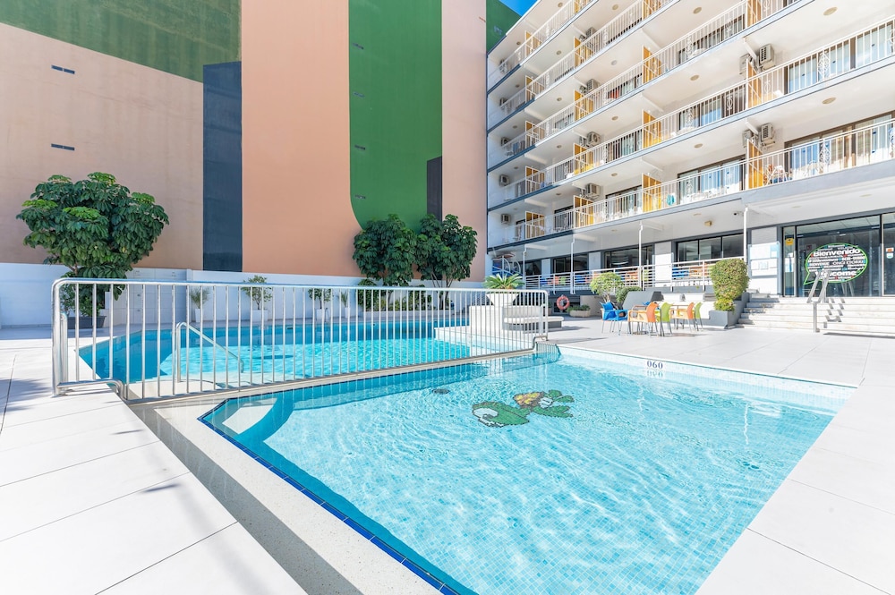 Port Vista Oro Hotel — Swimming pool in Benidorm, Valencian Community