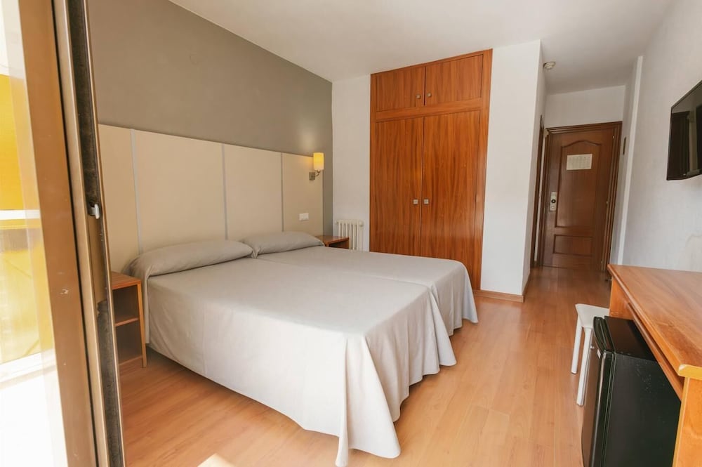 Port Vista Oro Hotel — Hotel rooms in Benidorm, Valencian Community