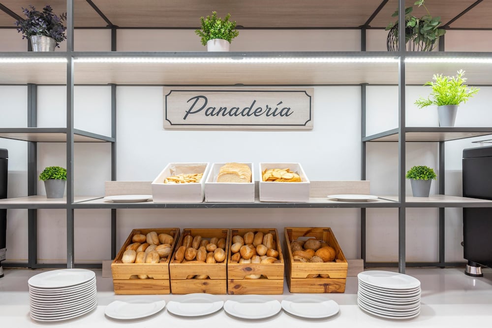 Port Vista Oro Hotel — Restaurant & bars in Benidorm, Valencian Community