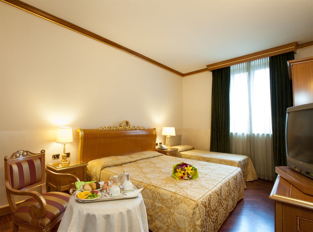 Marconi Hotel — Hotel rooms in Milan, Lombardy