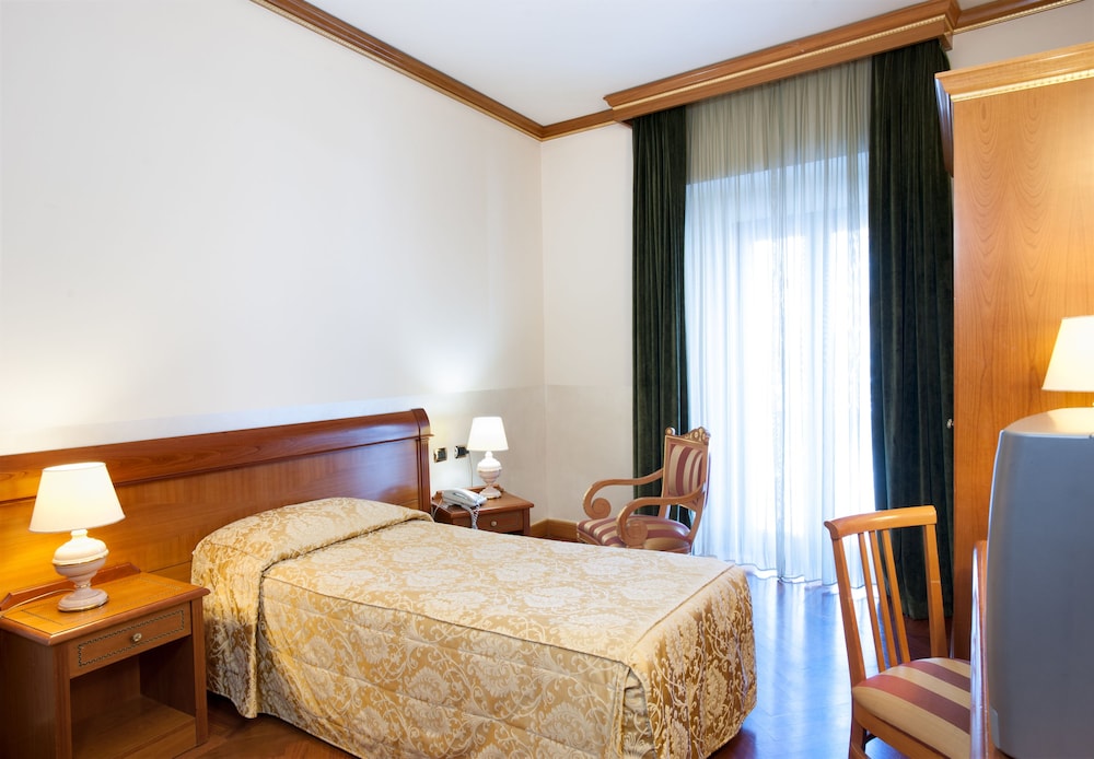Marconi Hotel — Hotel rooms in Milan, Lombardy