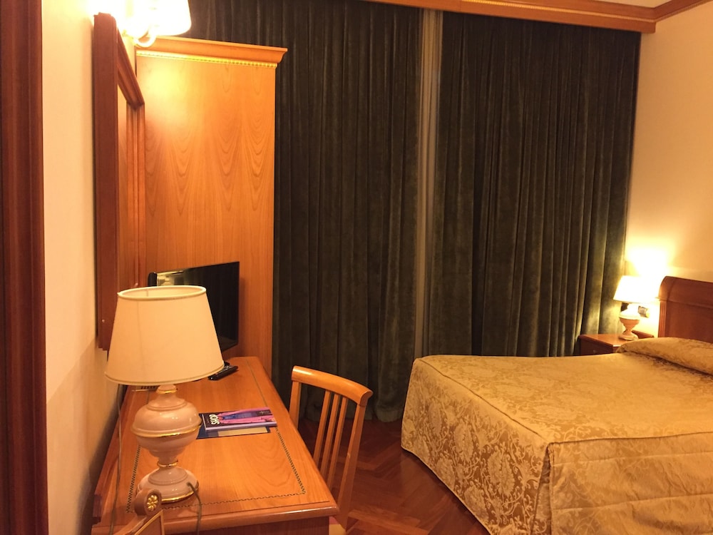 Marconi Hotel — Hotel rooms in Milan, Lombardy